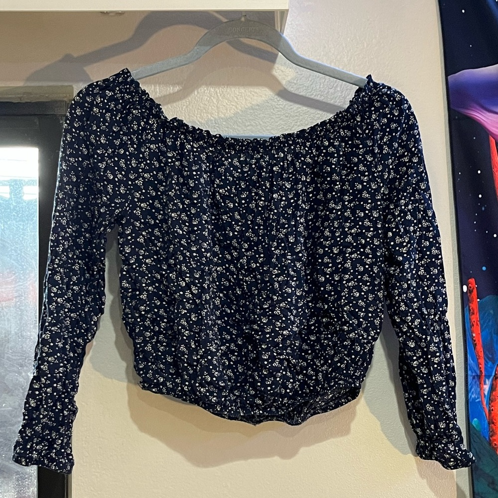 Brandy Melville Flower Blouse 🌼🩵